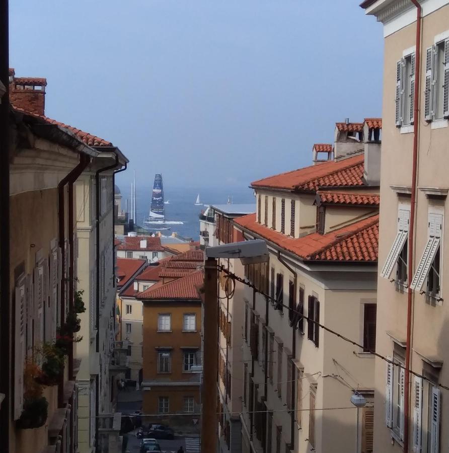 Casa Antica - Historical Apartment In Old City Center Trieste Exterior photo