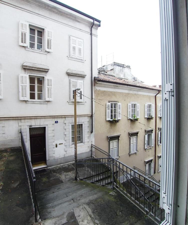 Casa Antica - Historical Apartment In Old City Center Trieste Exterior photo