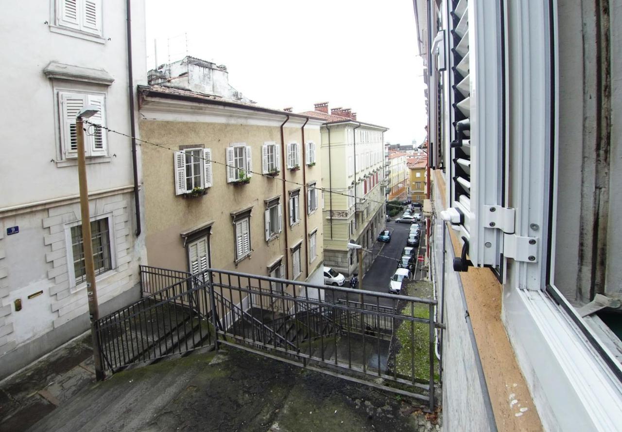 Casa Antica - Historical Apartment In Old City Center Trieste Exterior photo